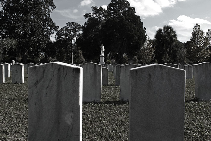 Why is Savannah. Savannah Bonaventure Cemetery. Gravestones 