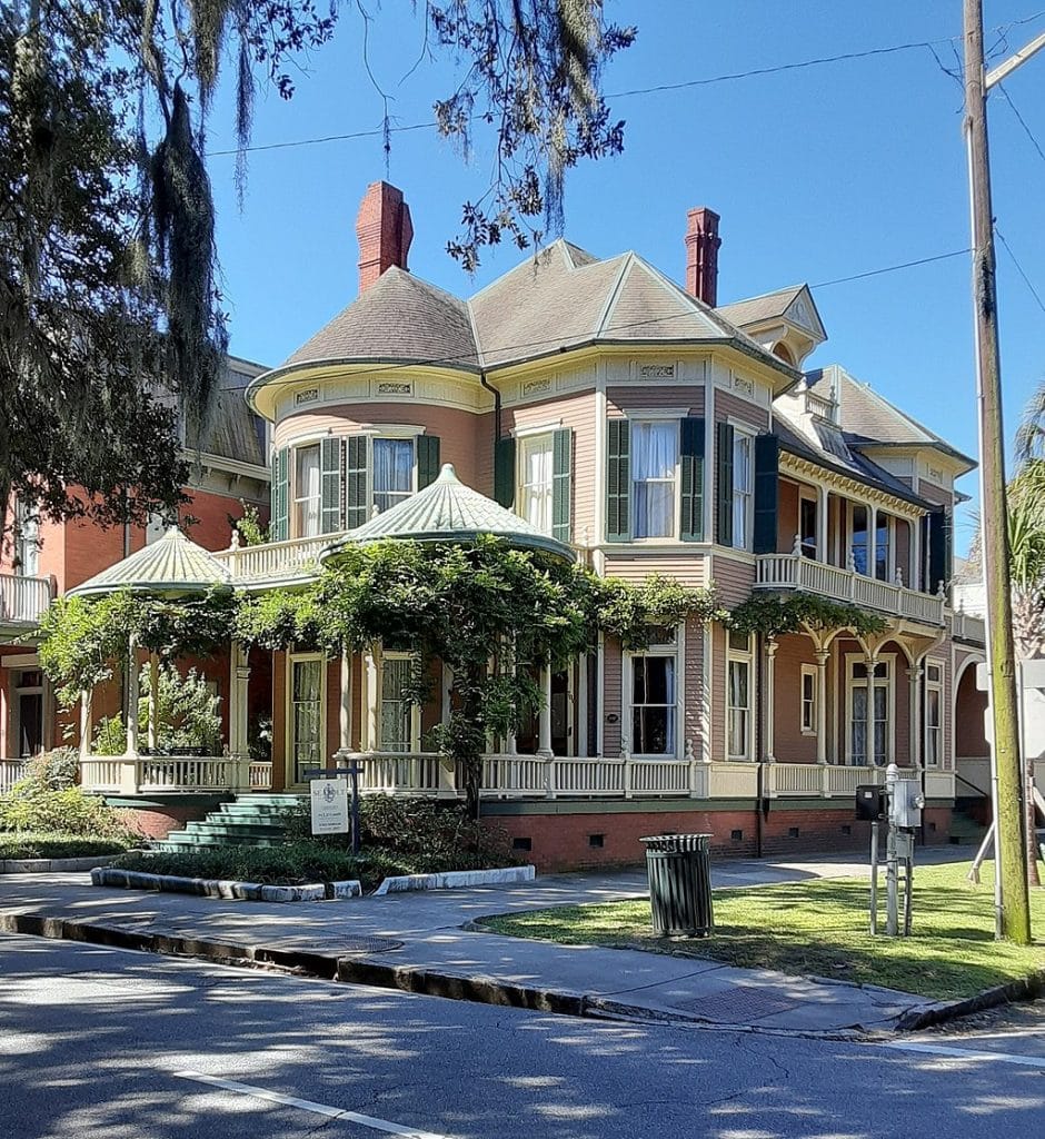 Savannah's Victorian Architecture Rules