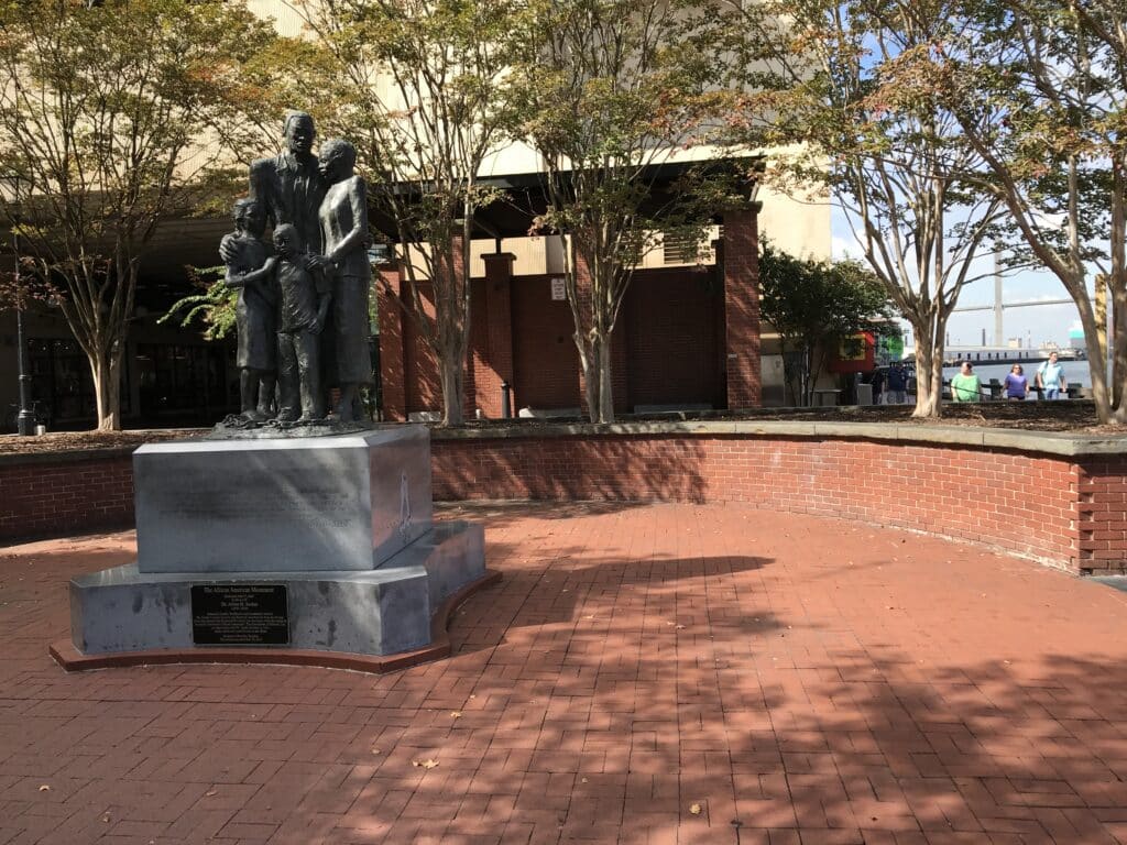 Savannah's Statues & Monuments Savannah, GA