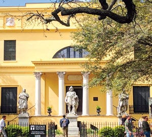 Telfair Square. Yellow building with columns and three statues
