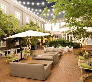Boutique Hotels in Downtown Savannah courtyard patio