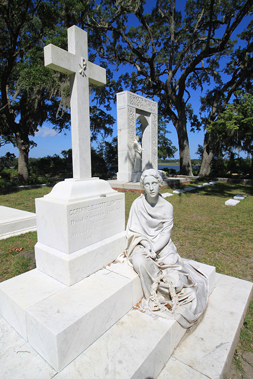 Bonaventure Burial. Marble statue of a woman in cemetery